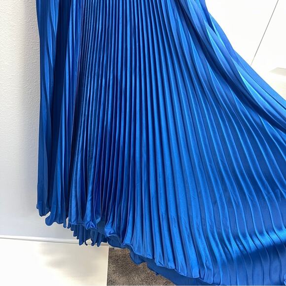 LEENA Mac Duggal Ruffle Top Sleeveless V Neck Pleated Gown Dress - Picture 5 of 14